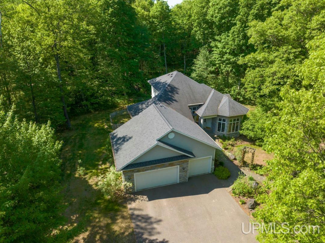 205 HURON WOODS DR, Marquette, MI 49855 Single Family Residence For